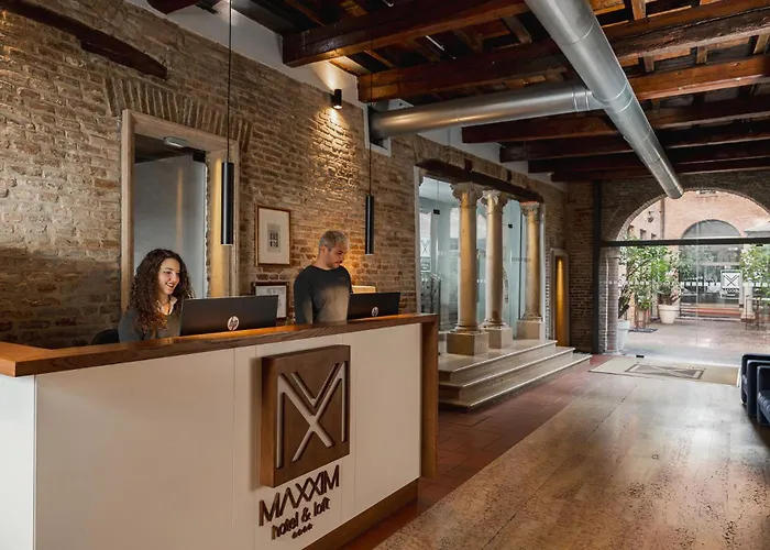Maxxim Hotel & Loft